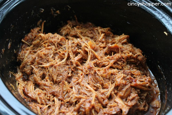 Slow Cooker Dr Pepper Pulled Pork- AMAZING flavors in this easy crock-pot meal. Plus it's super easy!