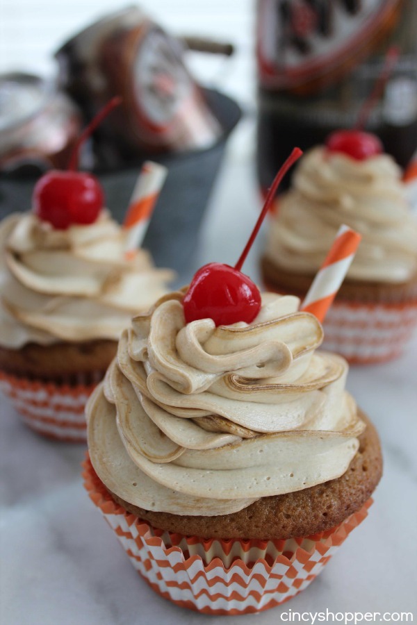 Root Beer Float Cupcakes- Favorite summertime treat in cupcake form. Perfect dessert for your summer bbq's.