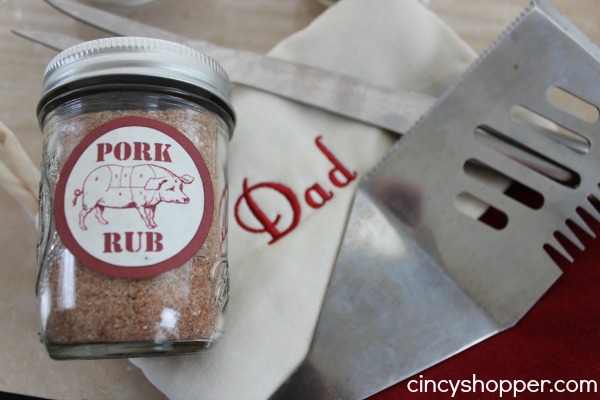 This DIY Gift in a Jar Pork Rub Recipe with FREE Printable Label is perfect for those hard to buy for men on your Christmas shopping lists.