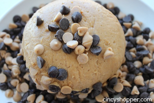 Peanut Butter Cheeseball- Great appetizer for all of the peanut butter fans. So easy too!