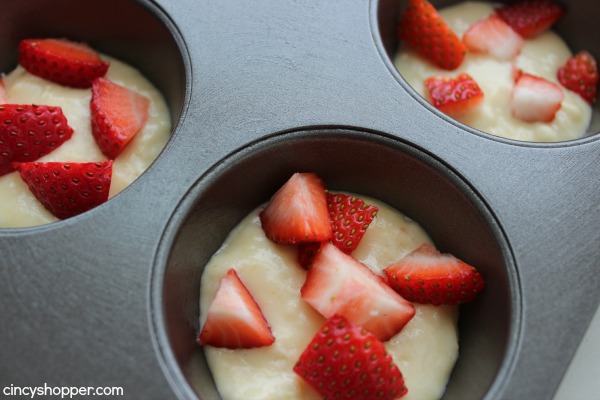 Strawberry-Cheesecake-Muffins-3