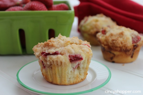 Strawberry-Cheesecake-Muffins-4