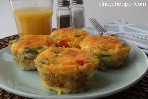 Omelet Breakfast Bites- Perfect breakfast idea for serving a crowd. Potatoes, veggies, egg and cheese. YUM!