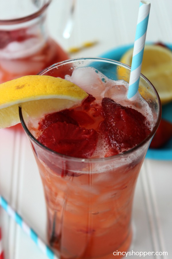 Copycat Red Robin Freckled Lemonade Recipe- Loaded with great strawberry flavors. Super simple to make at home.