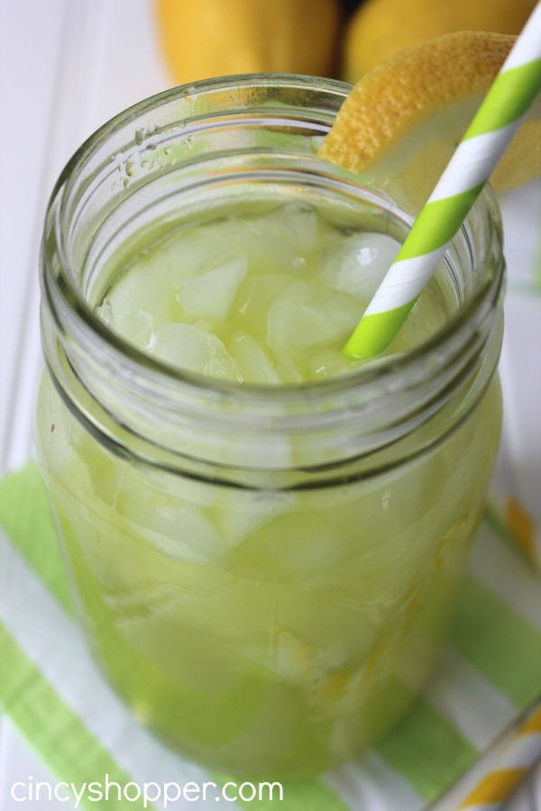 CopyCat Applebees Lemonade with Kiwi