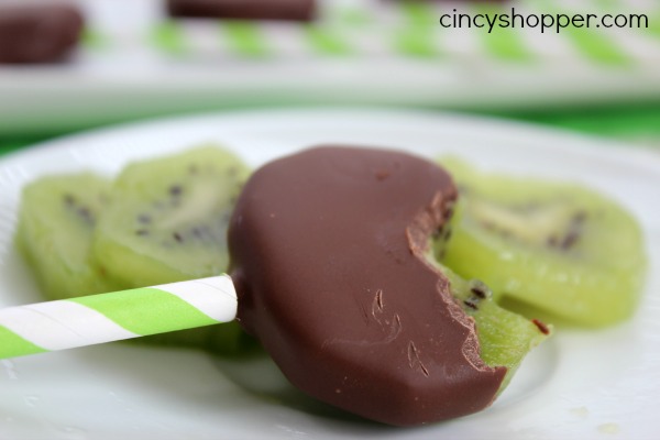 Frozen Chocolate Dipped Kiwi Pops 4