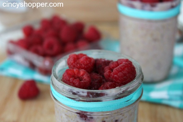 Raspberry Vanilla Overnight Oatmeal Recipe