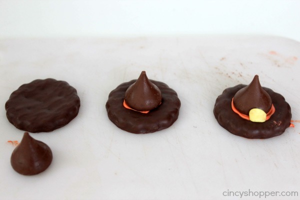 Witches Hats that are so simple and perfect Halloween treat for parties.