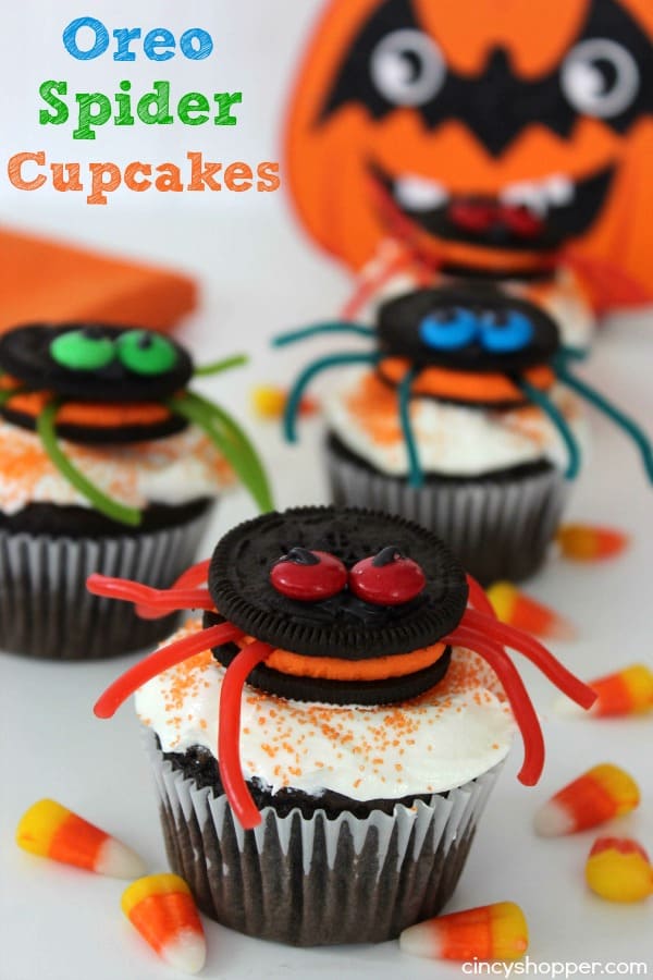 Oreo Spider Cupcakes - Oreo on top and Oreo in the middle! Super fun and easy Halloween treat or dessert idea.