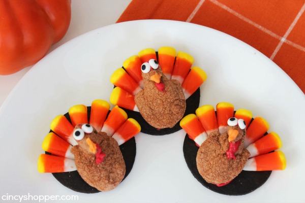 Peeps Turkey Treats, Super simple Thanksgiving treat idea using PEEPS minis. So easy...even the kiddos can make them. 