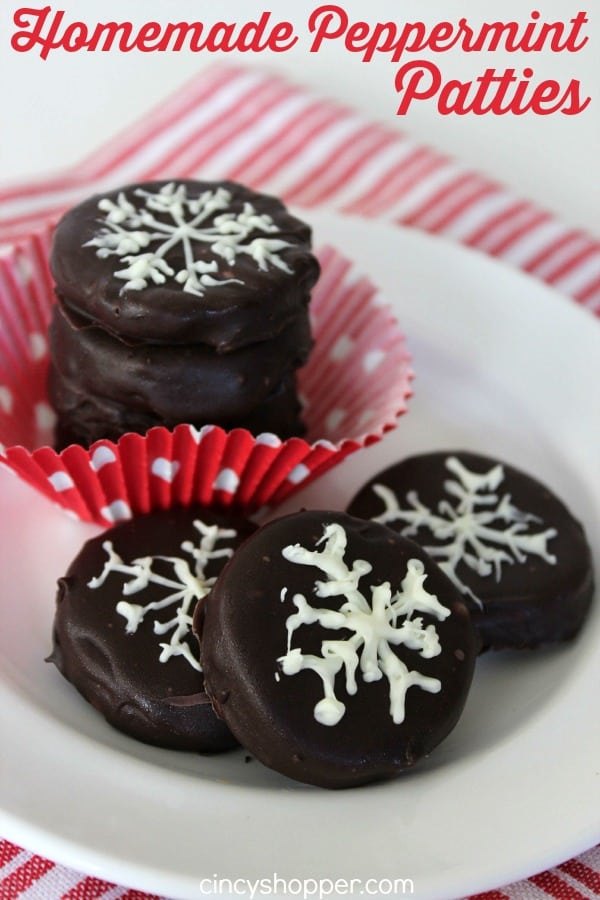 Homemade Peppermint Patties Recipe- These peppermint patties are great to enjoy yourself or for gifting this holiday season. Super quick and so simple to make right at home.