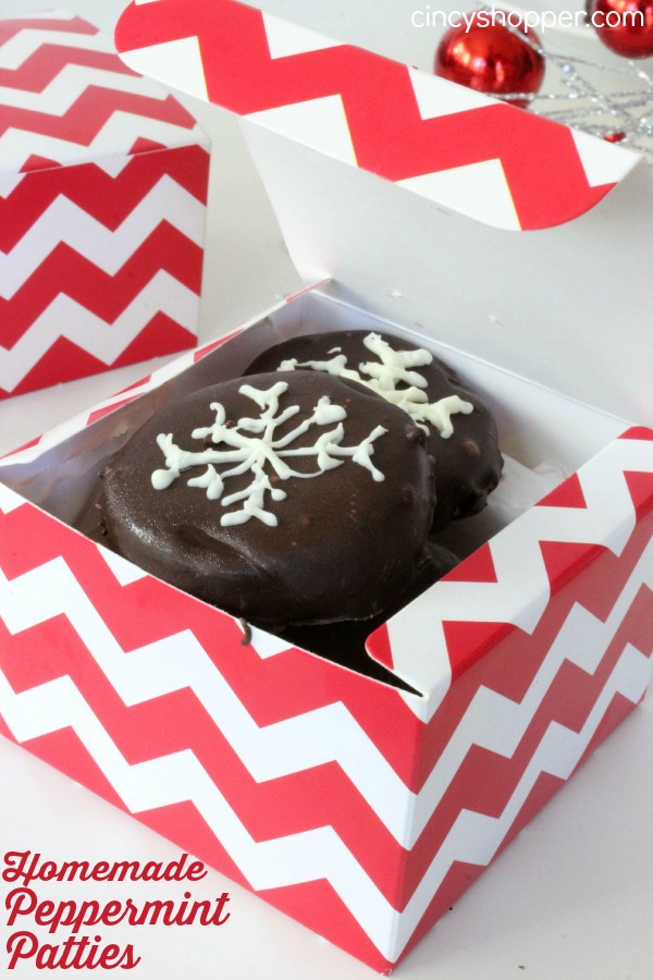 Homemade Peppermint Patties Recipe- These peppermint patties are great to enjoy yourself or for gifting this holiday season. Super quick and so simple to make right at home.