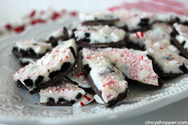 Oreo Peppermint Bark Recipe- Bark filled with awesome peppermint flavors. Chocolate, Peppermint and Oreo Cookie. Perfect for Christmas gift giving!