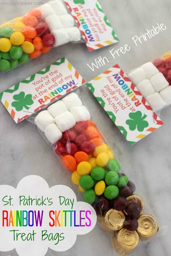 St. Patrick's Day Rainbow Skittles Treat Bags with FREE Printable Tag. PErfect and inexpensive treat idea for St. Patrick's Day. The kiddos will love them.