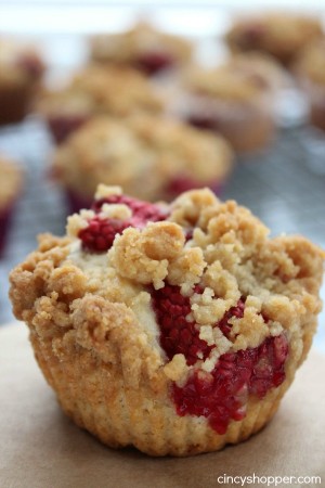Raspberry Streusel Muffins - CincyShopper