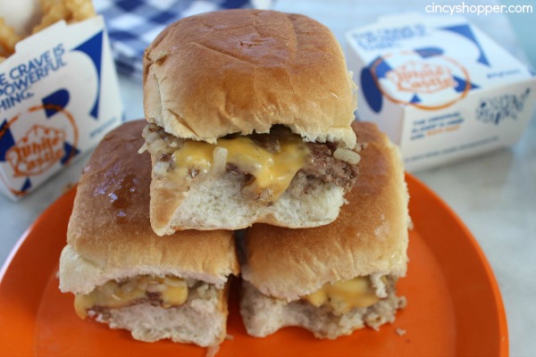 CopyCat White Castle Sliders- super simple to make right at home. They are perfect for feeding a crowd or even a great dinner idea. Such a fun appetizer or meal. The perfect party burger.