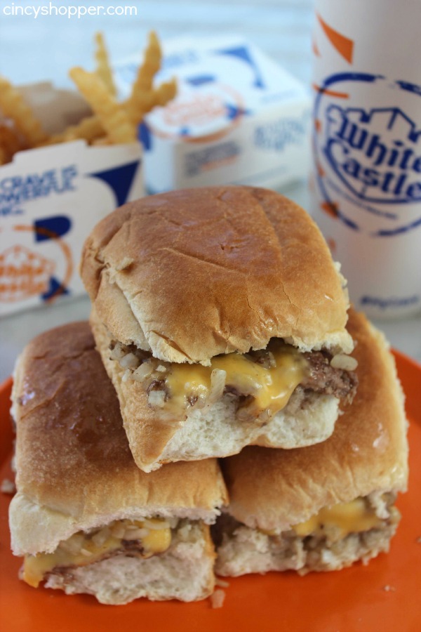 CopyCat White Castle Sliders- super simple to make right at home. They are perfect for feeding a crowd or even a great dinner idea. Such a fun appetizer or meal. The perfect party burger.
