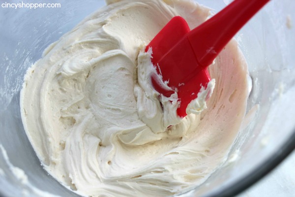 Bailey's Irish Cream Frosting in a bowl