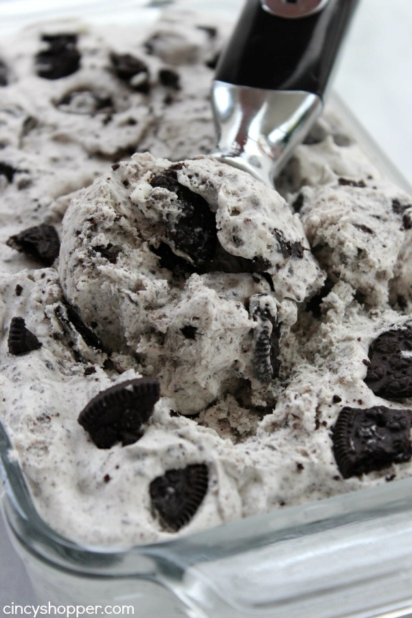 Homemade Oreo Ice Cream- Super Simple. Just 4 ingredients with No machine needed. So much better than store bought.