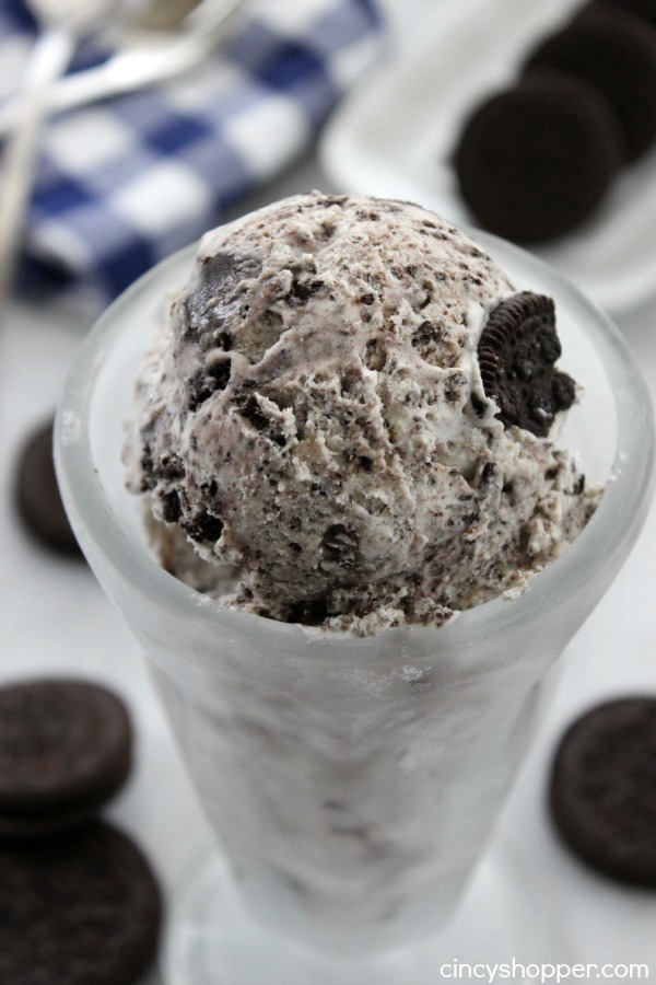 Homemade Oreo Ice Cream- Super Simple. Just 4 ingredients with No machine needed. So much better than store bought.