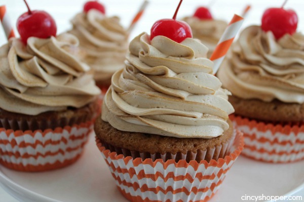 Root Beer Float Cupcakes- Favorite summertime treat in cupcake form. Perfect dessert for your summer bbq's.