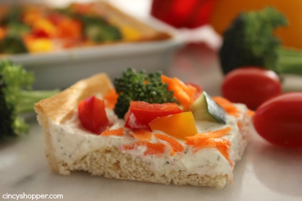 Veggie Pizza Bites- Crescent crust topped with ranch dip mixture then loaded with veggies. Perfect cold bite sized appetizer.