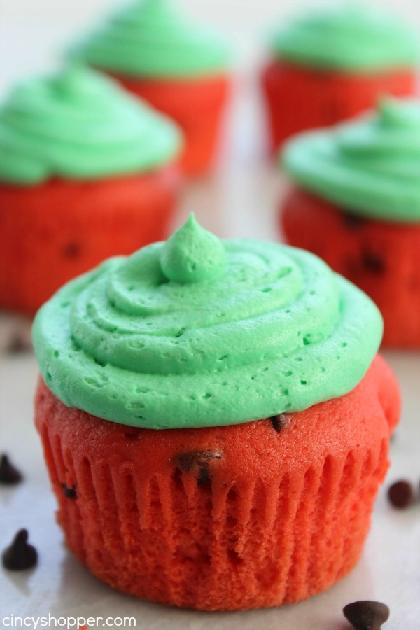 Watermelon Cupcakes- a quick, easy and fun summer dessert for your summer bbq's.