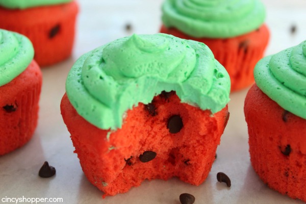 Watermelon Cupcakes- a quick, easy and fun summer dessert for your summer bbq's.