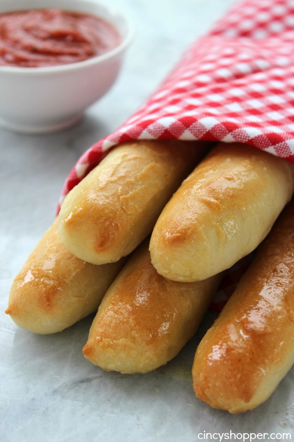 Copycat Olive Garden Breadsticks- Make your favorite breadsticks right at home. Perfect side for just about any meal. Easy and saves $$'s.