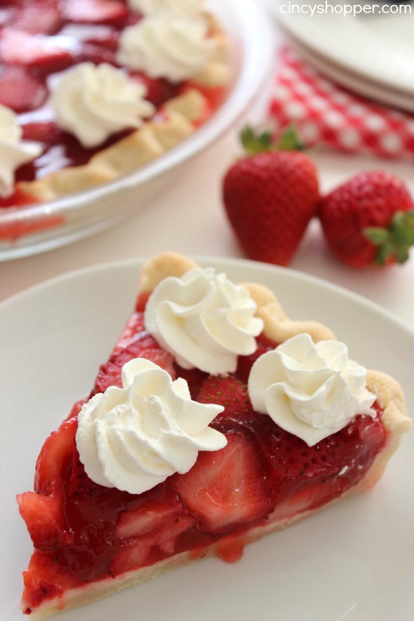 Easy Strawberry Pie- Super Simple Frisch's or Shoney's Strawberry Pie. Oh so YUMMY! Great summer dessert.