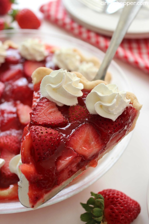 Easy Strawberry Pie- Super Simple Frisch's or Shoney's Strawberry Pie. Oh so YUMMY! Great summer dessert.
