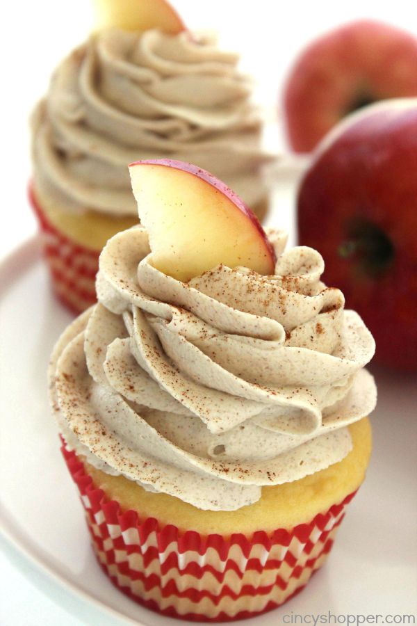 Stuffed Apple Pie Cupcakes with Brown Sugar Cinnamon Icing- super simple cupcake stuffed with apple pie filling and topped with an amazing icing.