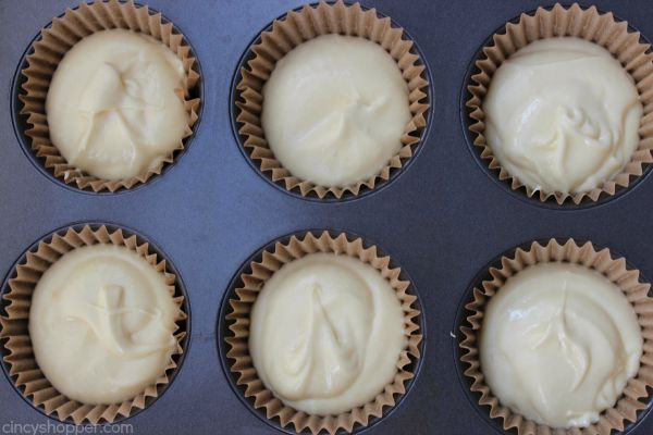 Stuffed Apple Pie Cupcakes with Brown Sugar Cinnamon Icing- super simple cupcake stuffed with apple pie filling and topped with an amazing icing.
