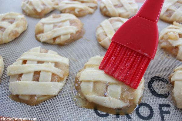 Caramel Apple Pie Cookies -Easy fall cookie. Pastry crust, warm gooey caramel and apples make them delish.