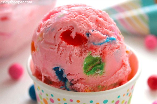 No Churn Bubble Gum Ice Cream - Super fun and so easy to make right at home. Requires just 4 ingredients. The perfect summertime treat for adults and kiddos.