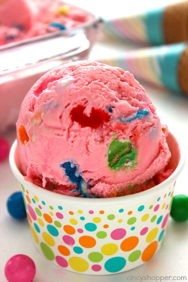 No Churn Bubble Gum Ice Cream - Super fun and so easy to make right at home. Requires just 4 ingredients. The perfect summertime treat for adults and kiddos.