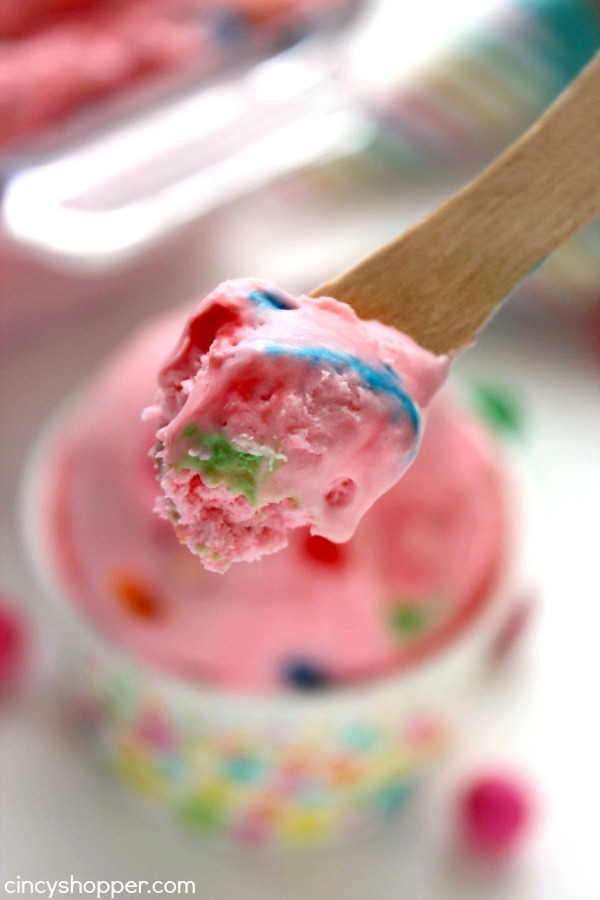 No Churn Bubble Gum Ice Cream - Super fun and so easy to make right at home. Requires just 4 ingredients. The perfect summertime treat for adults and kiddos.
