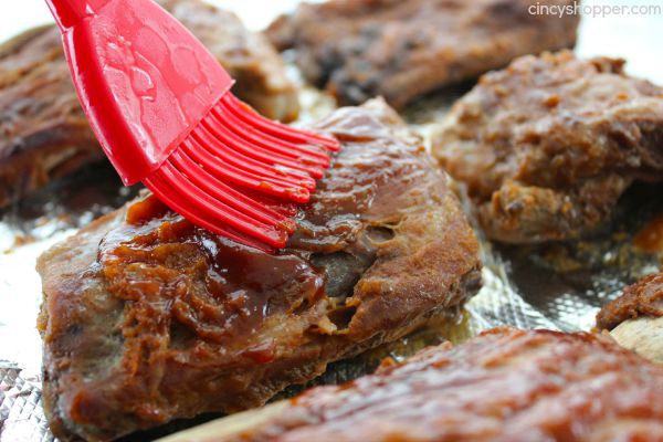 Slow Cooker Apple BBQ Ribs - apple flavors to our ribs along with some sweet brown sugar flavors to give these ribs a yummy kick. Great Crock-Pot meal idea.