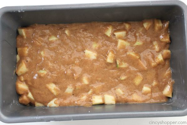 Apple Cinnamon Cream Cheese Bread -Yes, this yummy quick bread is stuffed with a yummy cream cheese layer that blends so well with the apples and cinnamon.