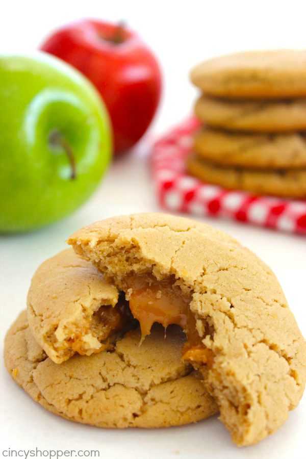 Caramel Apple Cider Cookies -great apple cider flavor and a gooey caramel filling stuffed right in the middle