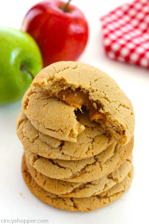 Caramel Apple Cider Cookies -great apple cider flavor and a gooey caramel filling stuffed right in the middle