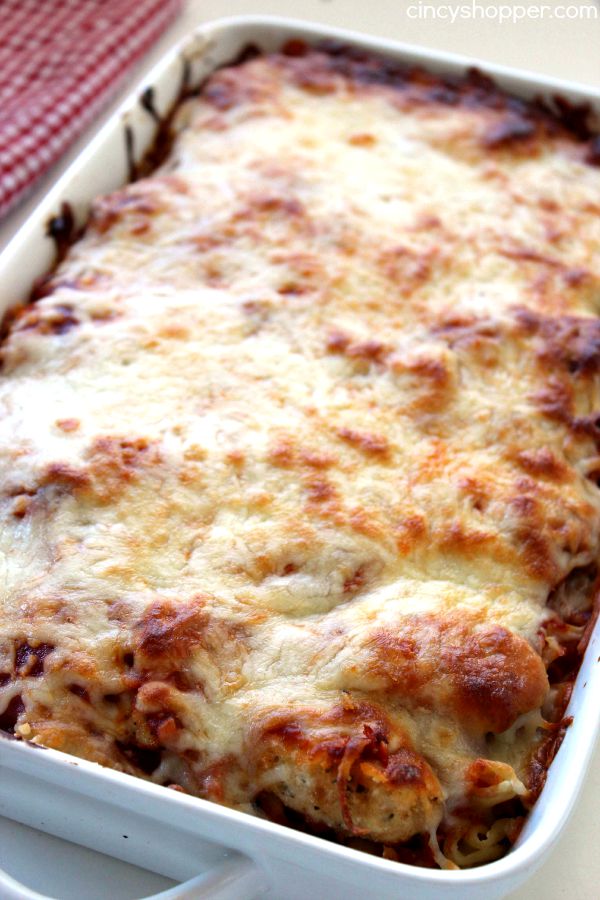 Chicken Parmesan Pasta Casserole -super simple and great for feeding a large family or crowd.