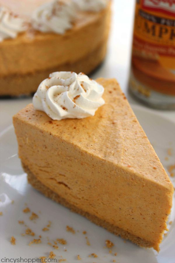 No Bake Pumpkin Cheesecake -Super easy fall and Holiday dessert. Pumpkin dessert that looks and tastes like a million bucks.