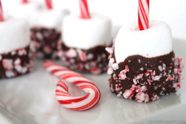 Chocolate Dipped Candy Cane Marshmallows - Perfect for dipping in hot chocolate or even for gifting at Christmas. Super Simple and Super Cute!