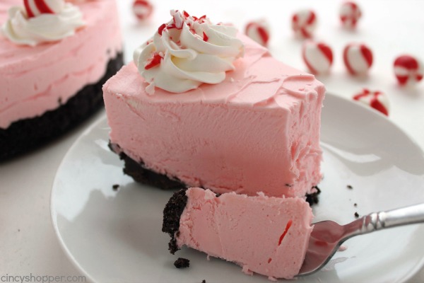 No Bake Peppermint Cheesecake - Great subtle peppermint flavors in this super simple cheesecake. Makes for a perfect holiday dessert.