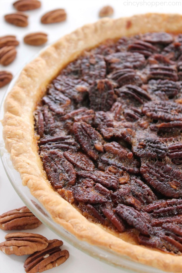 Homemade Pecan Pie - a great addition to your Thanksgiving dinner this year. Super simple and the pie turns out AMAZING!