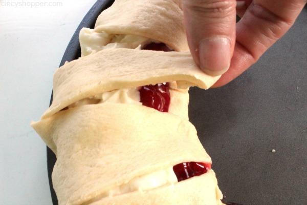 Cherry Cream Cheese Crescent Ring - Super simple, uses store bought crescent rolls. Tastes amazing. If you are feeding a crowd breakfast or even dessert, this danish ring is going to be perfect.