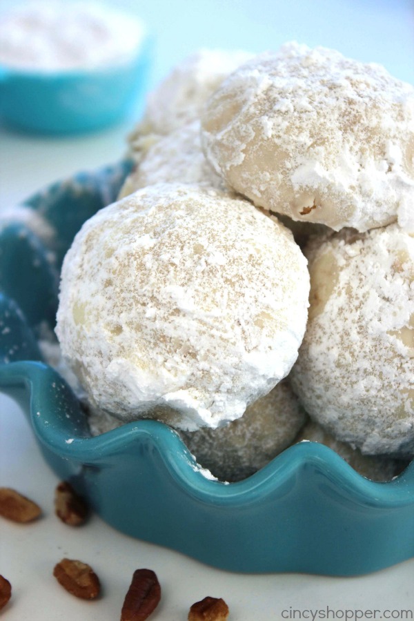 Snowball Cookies - make for a great Christmas cookie or even all year round dessert. Melts right in your mouth