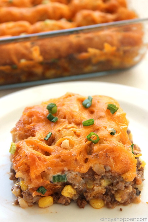 Cheesy Tater Tot Casserole -ground beef, cream of mushroom soup, tater tots and lots and lots of cheese makes for a great family meal.