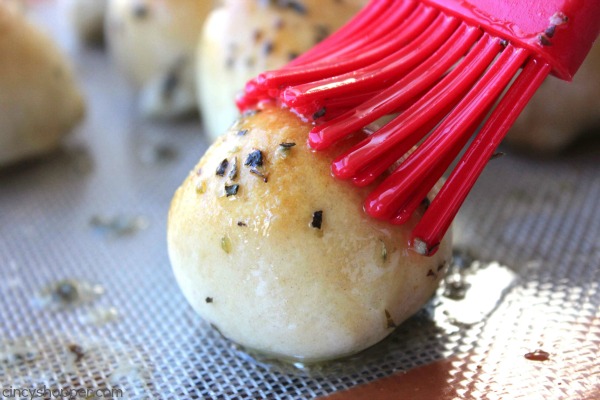 Garlic Cheese Bombs -stuffed with gooey mozzarella cheese and then lathered with a garlic and herb butter. Perfect for family meals or even for an appetizer.